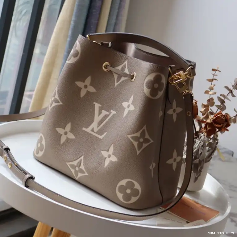 Fashionrepsfam ru 2302HT0028 Bag LV 0520
